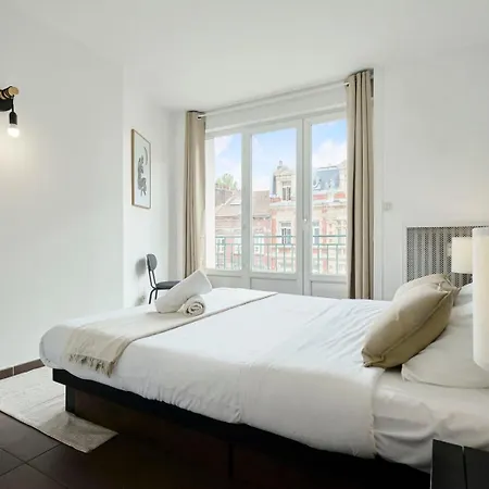 Hypercentre Two Bedrooms 70m2 Apartment *
